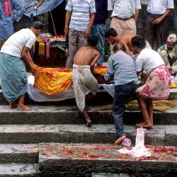 Nepal. Kathmandu. Cremation in Pashupatinath